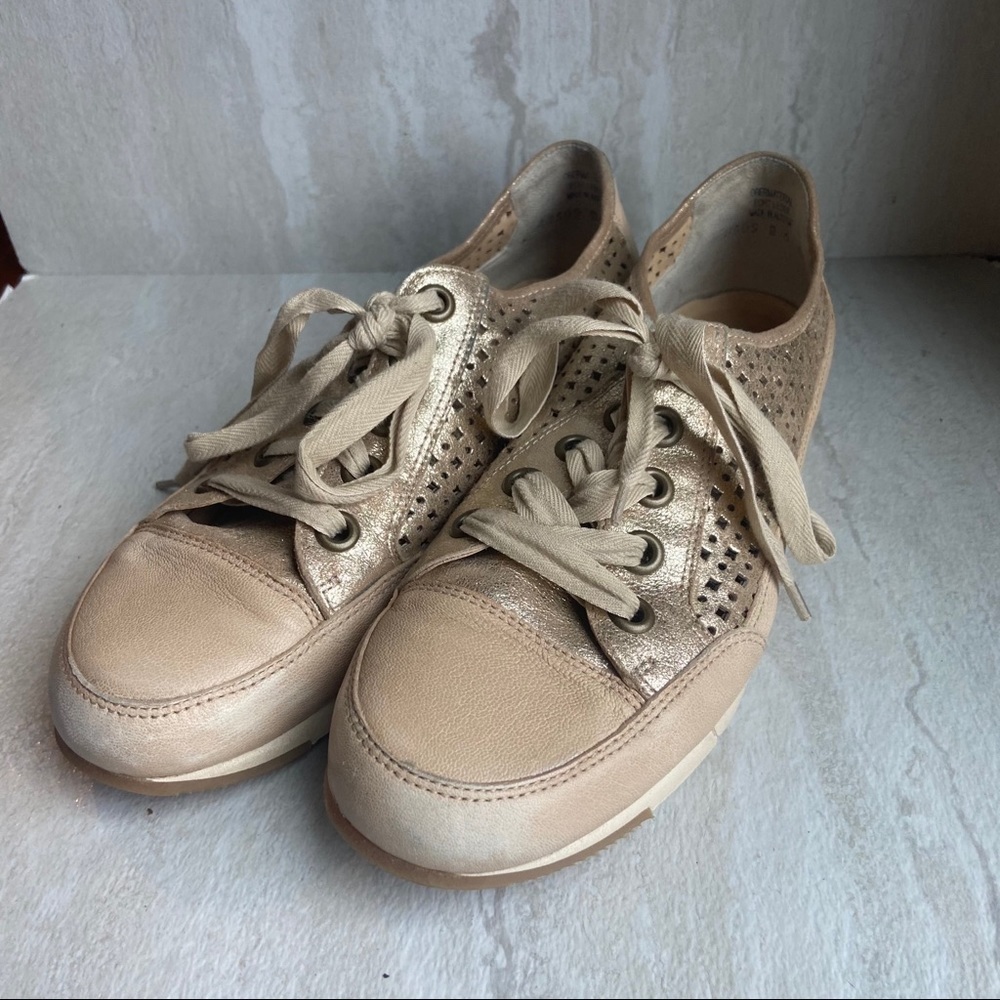 ** Paul green munchen gold lace up sneakers sz 6 US 8